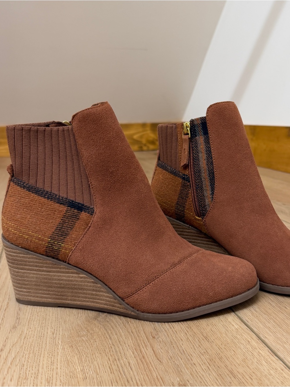 TOMS Women’s Brown Wedge Ankle Boots NWT - 9